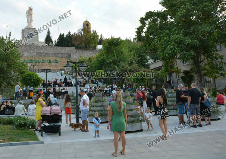 Любими композитори звучаха на подхода към Монумента на Богородица