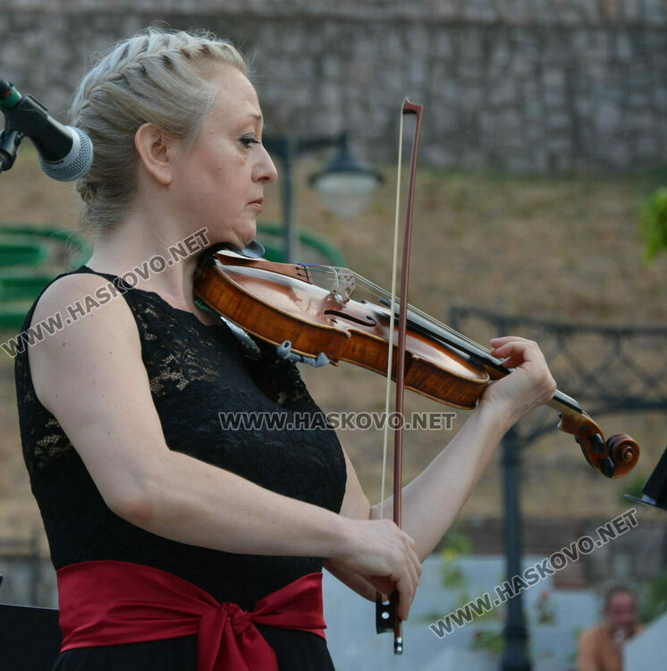 Любими композитори звучаха на подхода към Монумента на Богородица