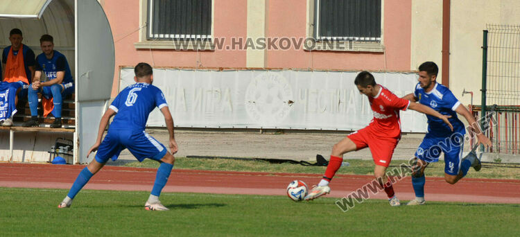„Черноморец“ взе дербито със „Саяна Хасково“