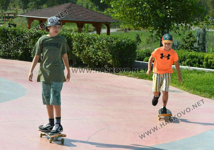 От 7 до 76-годишни се състезаваха със скейтбордове 