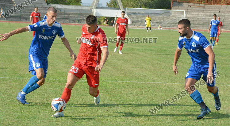 „Черноморец“ взе дербито със „Саяна Хасково“