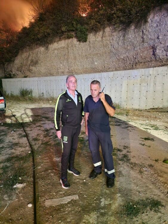 Голям пожар избухна на изхода на Асеновград