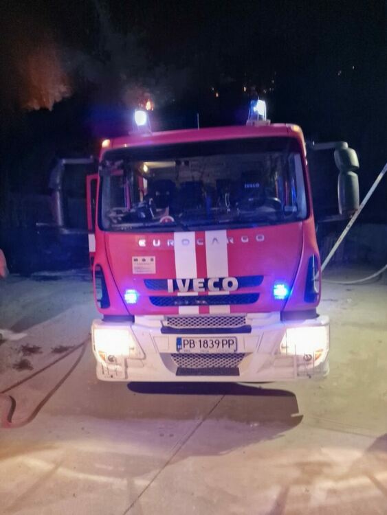 Голям пожар избухна на изхода на Асеновград