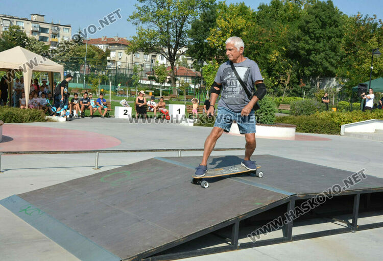 От 7 до 76-годишни се състезаваха със скейтбордове 