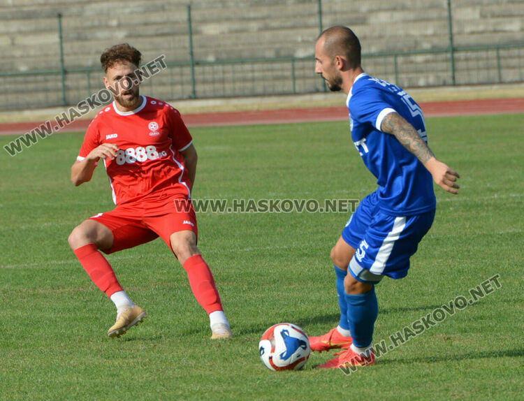 „Черноморец“ взе дербито със „Саяна Хасково“