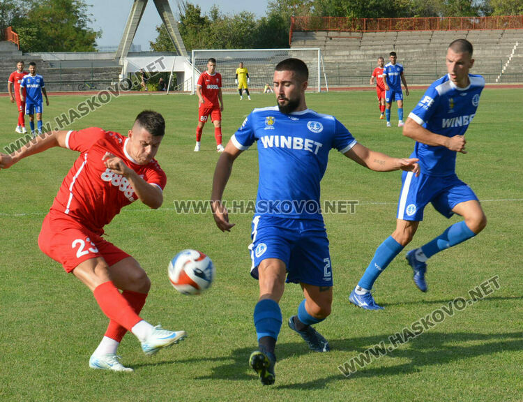 „Черноморец“ взе дербито със „Саяна Хасково“