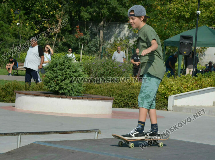 От 7 до 76-годишни се състезаваха със скейтбордове 