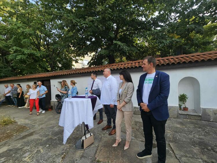 Представиха списание  „CODIFY sport ХАСКОВО“ в двора на Кирковото училище