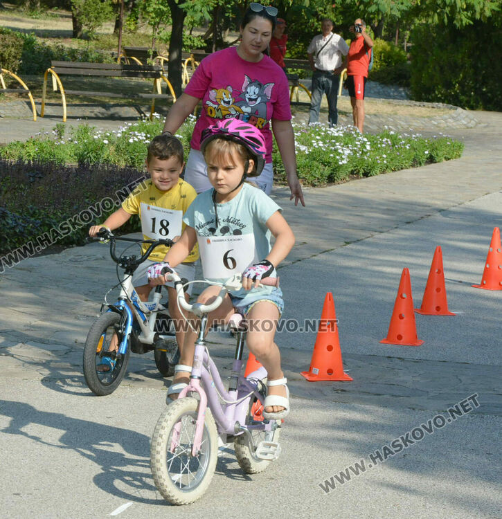 30 деца участваха в състезание по приложно колоездене