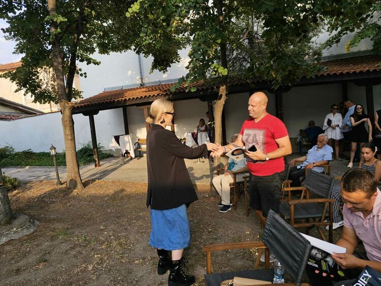 Представиха списание  „CODIFY sport ХАСКОВО“ в двора на Кирковото училище