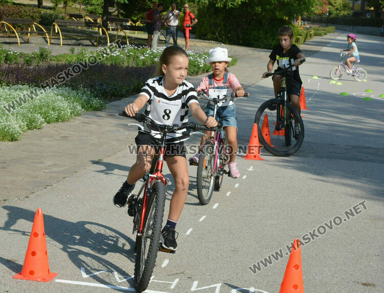 30 деца участваха в състезание по приложно колоездене