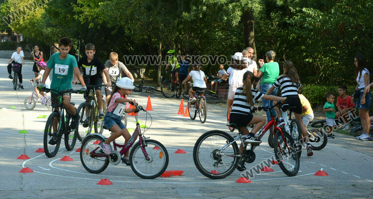 30 деца участваха в състезание по приложно колоездене
