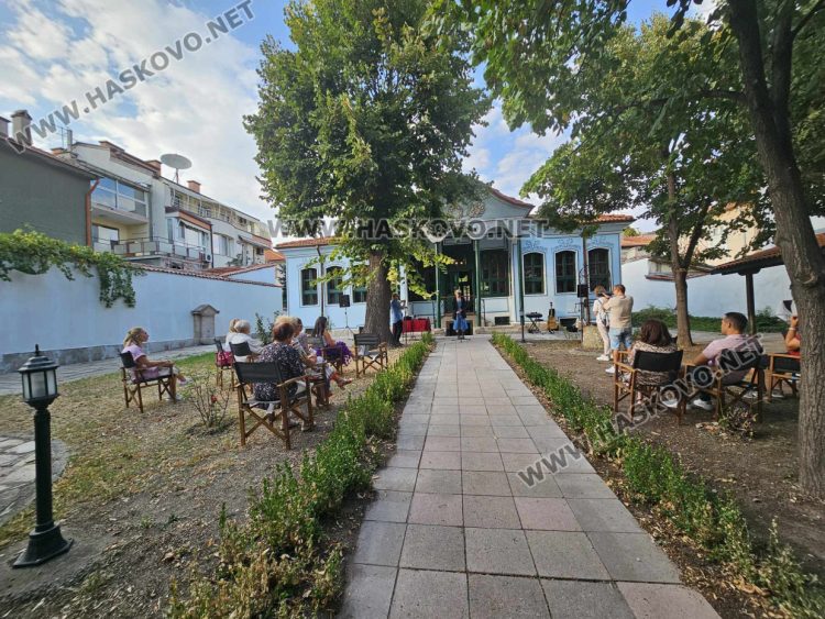 Представиха списание  „CODIFY sport ХАСКОВО“ в двора на Кирковото училище