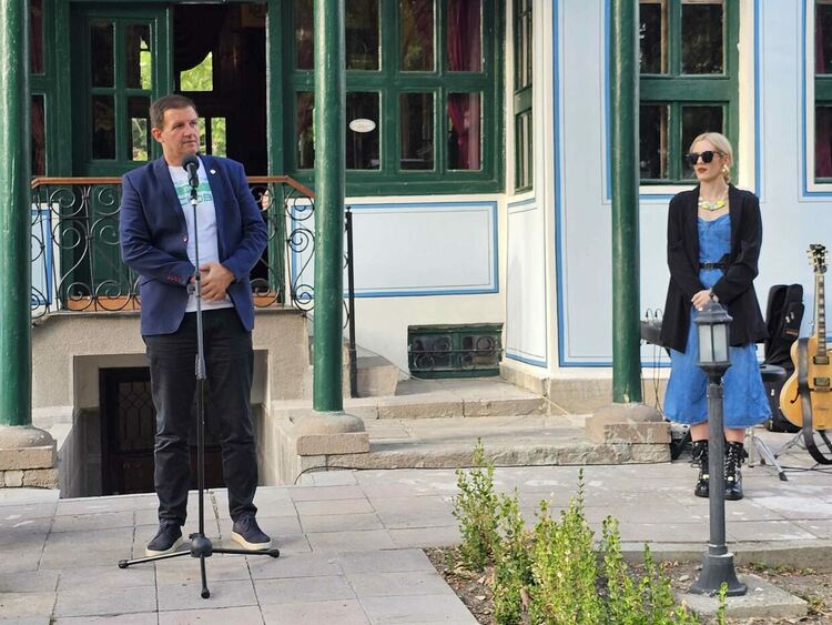 Представиха списание  „CODIFY sport ХАСКОВО“ в двора на Кирковото училище