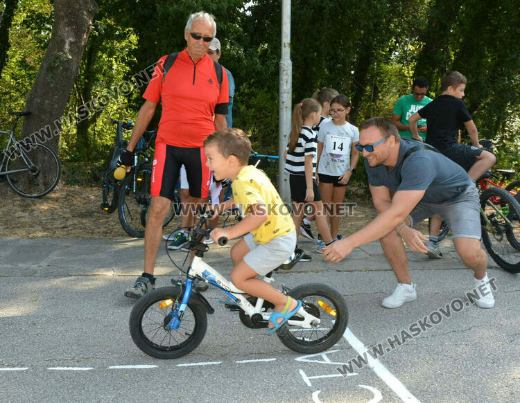30 деца участваха в състезание по приложно колоездене