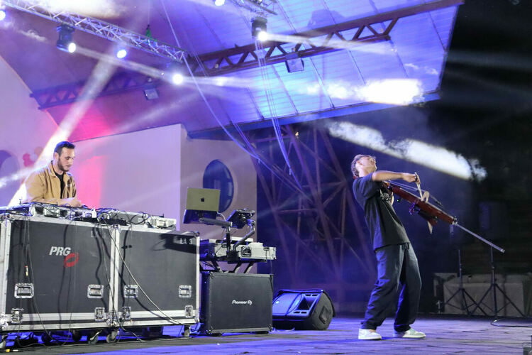 Френско дуо и местни диджеи направиха страхотно шоу