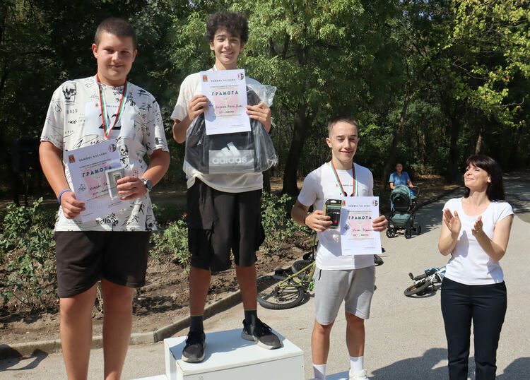 30 деца участваха в състезание по приложно колоездене