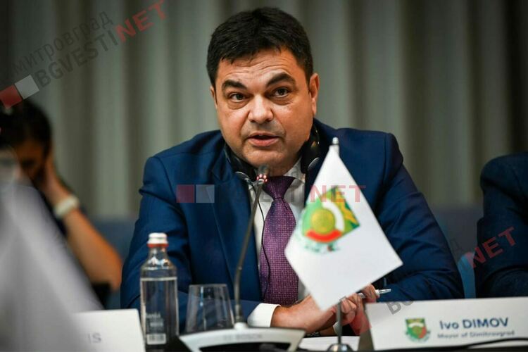 Поради предстоящото увеличение на такса смет от 3 до 15 пъти, общините искат отлагане и средства от държавата