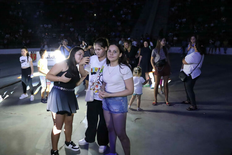 Френско дуо и местни диджеи направиха страхотно шоу