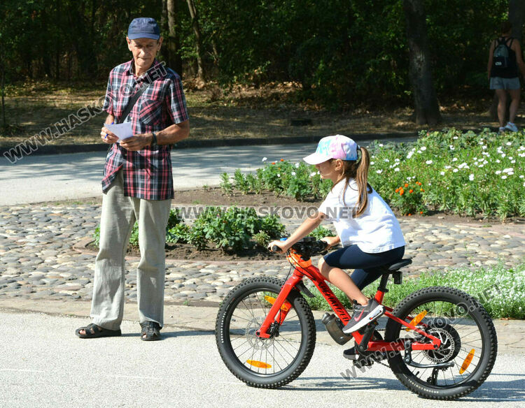 30 деца участваха в състезание по приложно колоездене