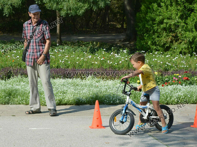 30 деца участваха в състезание по приложно колоездене