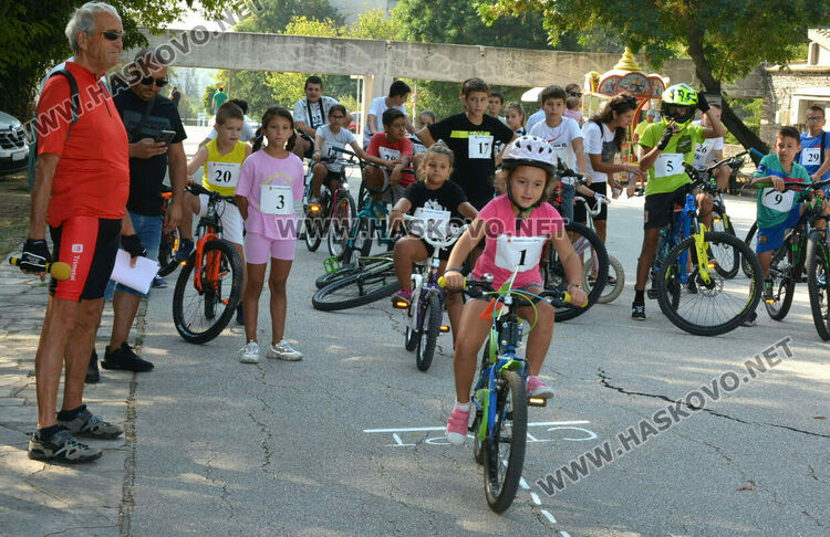 30 деца участваха в състезание по приложно колоездене