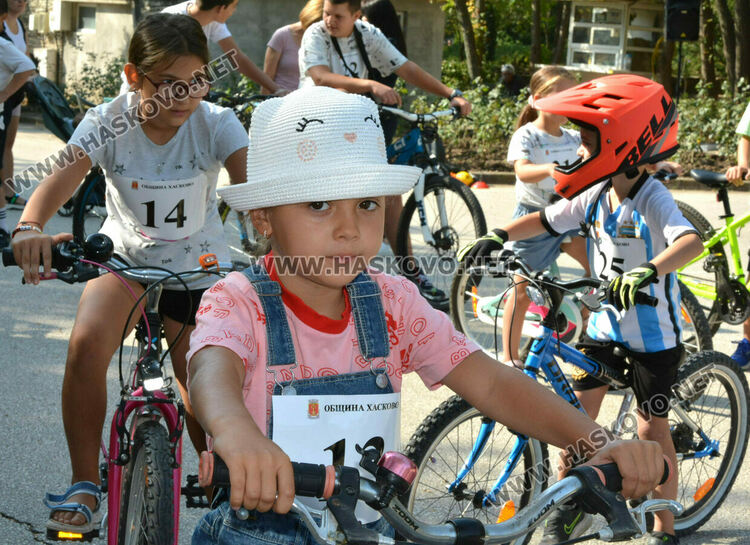 30 деца участваха в състезание по приложно колоездене