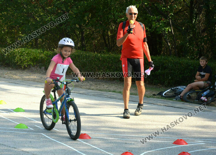 30 деца участваха в състезание по приложно колоездене