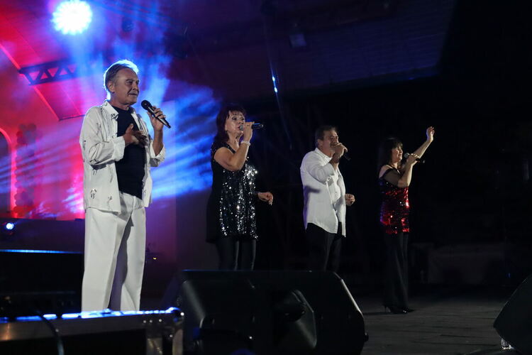 Хасково изпя вечните български песни с Кристина Димитрова и Тоника СВ 