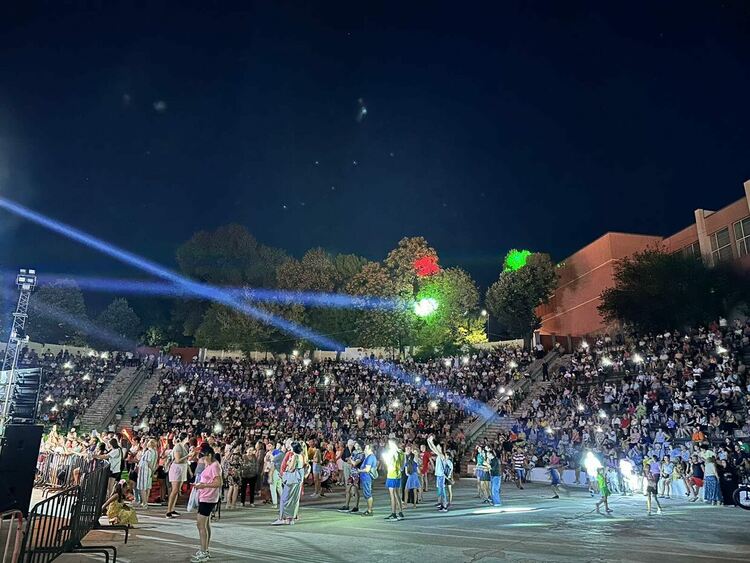 Хасково изпя вечните български песни с Кристина Димитрова и Тоника СВ 