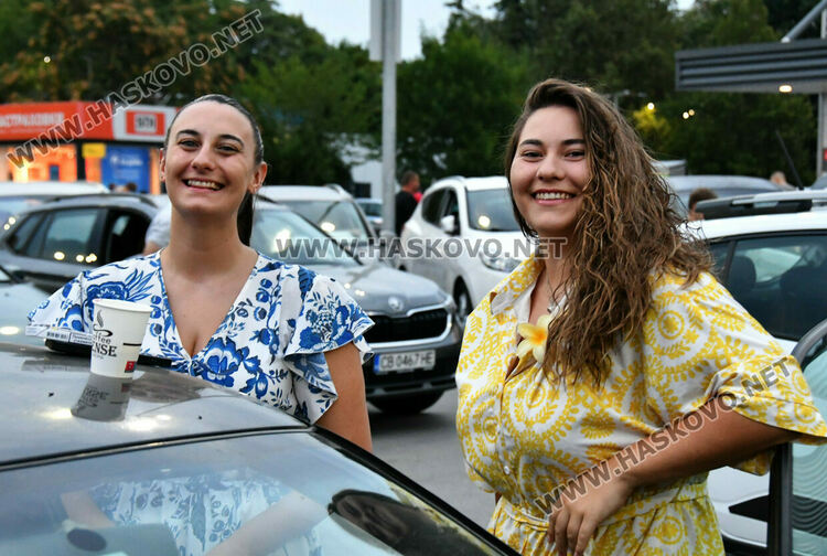 Лятно автокино в Хасково събра деца, младежи и възрастни