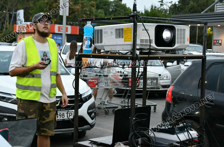 Лятно автокино в Хасково събра деца, младежи и възрастни