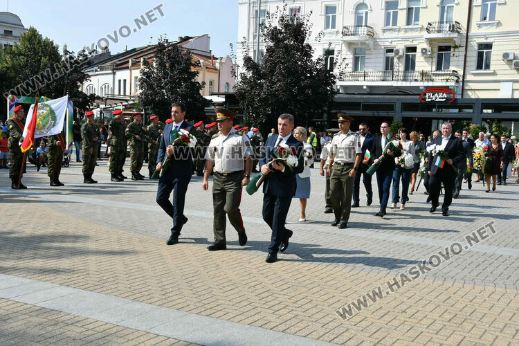 Хасково отбеляза 139 г. от Съединението, изви се празнично хоро