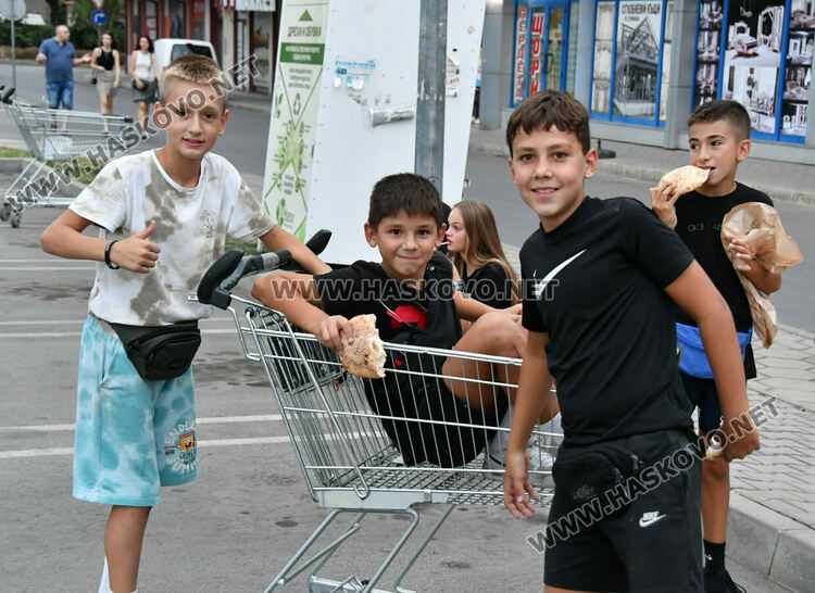 Лятно автокино в Хасково събра деца, младежи и възрастни