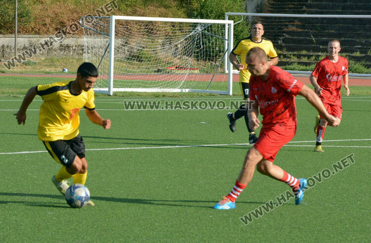 ФК „Хасково“ громи на старта на областната група
