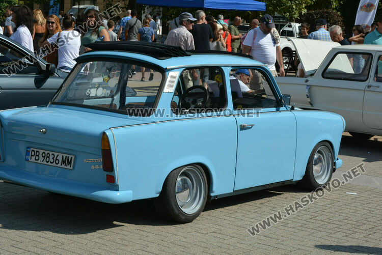 От Трабант до Кадилак на ретро парада в Хасково