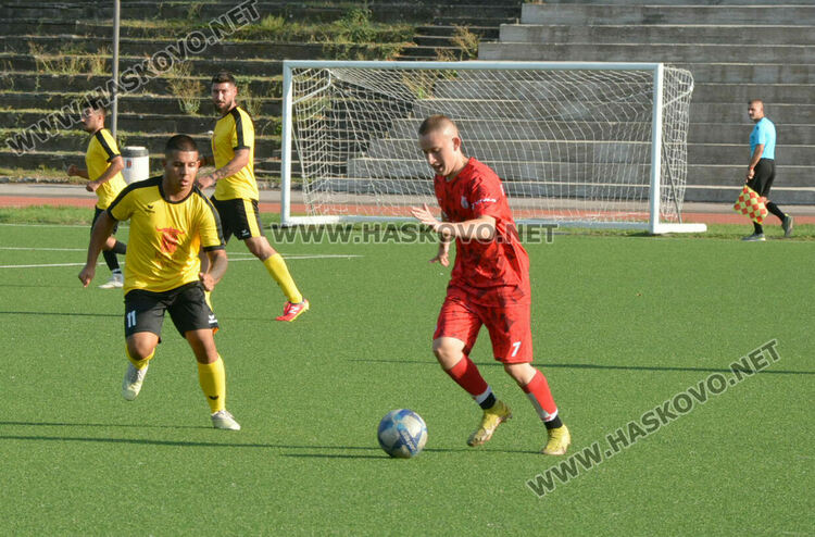 ФК „Хасково“ громи на старта на областната група