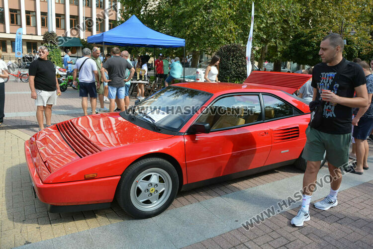 От Трабант до Кадилак на ретро парада в Хасково