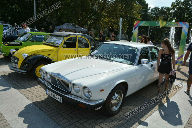 От Трабант до Кадилак на ретро парада в Хасково