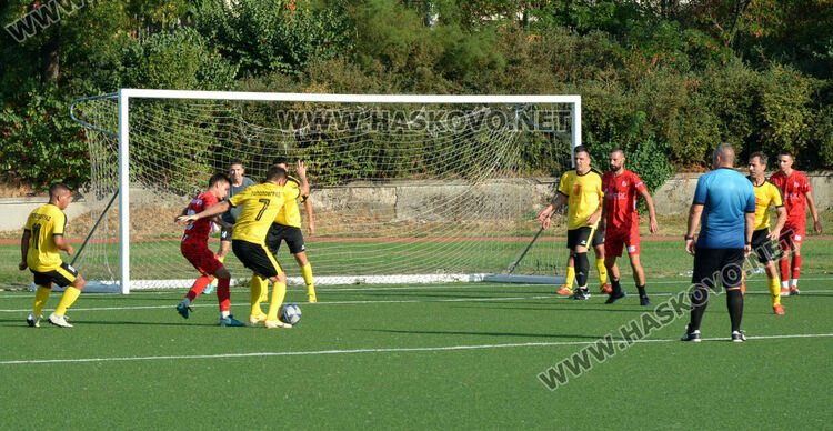 ФК „Хасково“ громи на старта на областната група