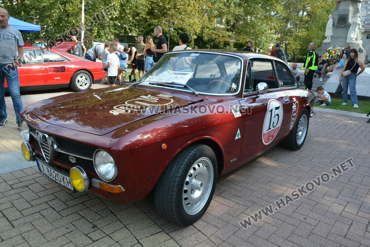 От Трабант до Кадилак на ретро парада в Хасково