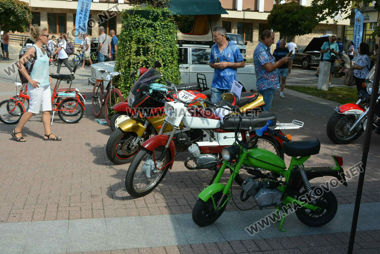 От Трабант до Кадилак на ретро парада в Хасково