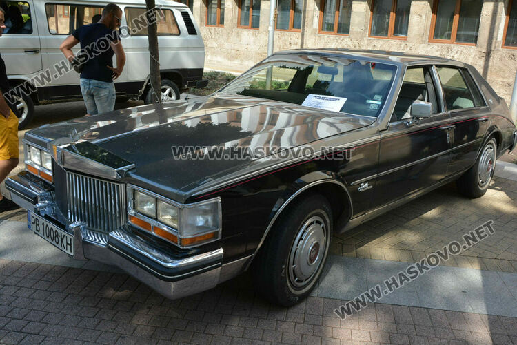 От Трабант до Кадилак на ретро парада в Хасково