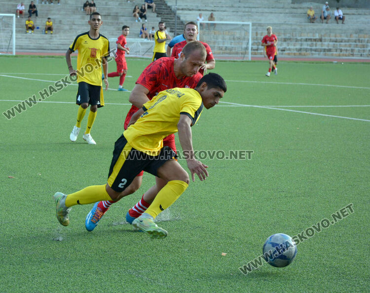 ФК „Хасково“ громи на старта на областната група