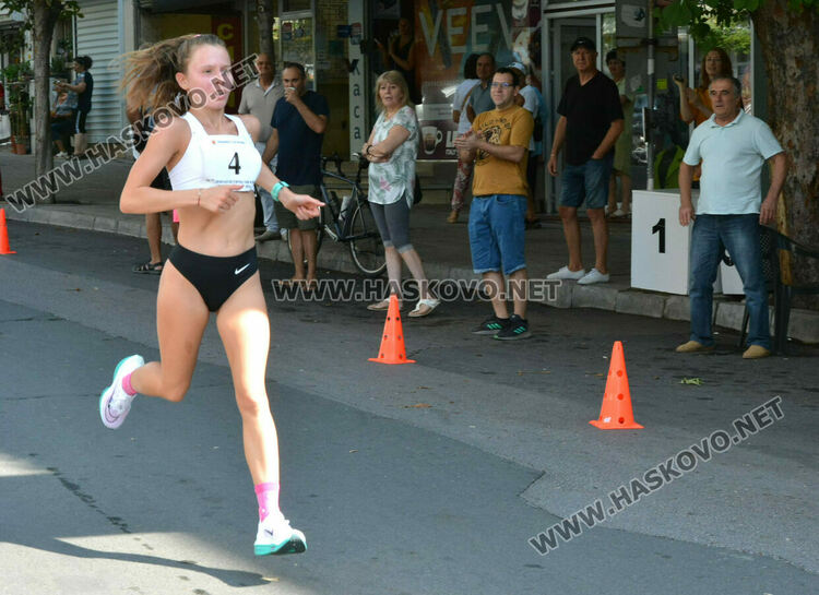 Победителката при дамите Памела Ени от София