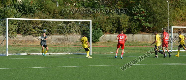 ФК „Хасково“ громи на старта на областната група