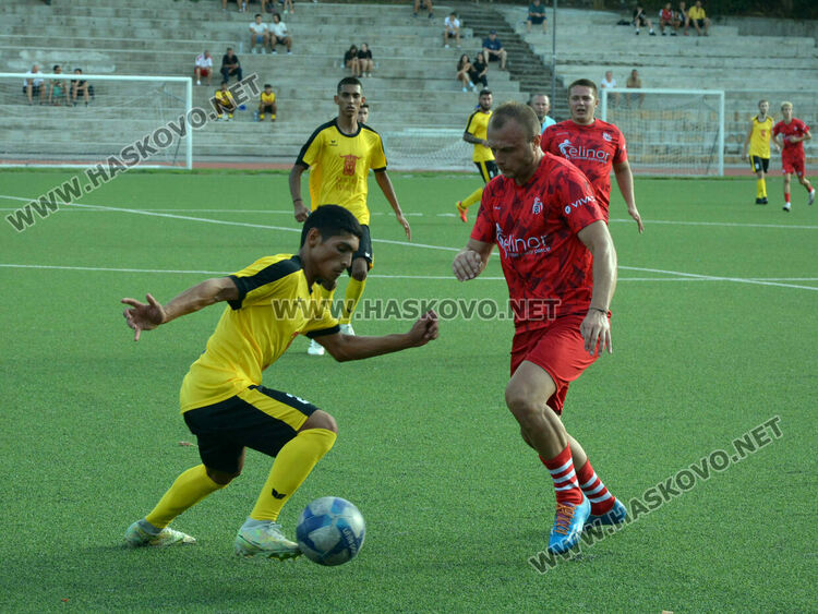 ФК „Хасково“ громи на старта на областната група