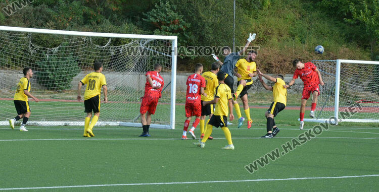 ФК „Хасково“ громи на старта на областната група