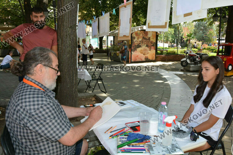 Карикатуристи твориха в Хасково