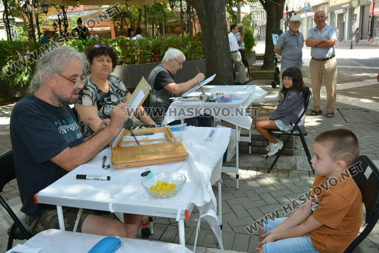 Карикатуристи твориха в Хасково